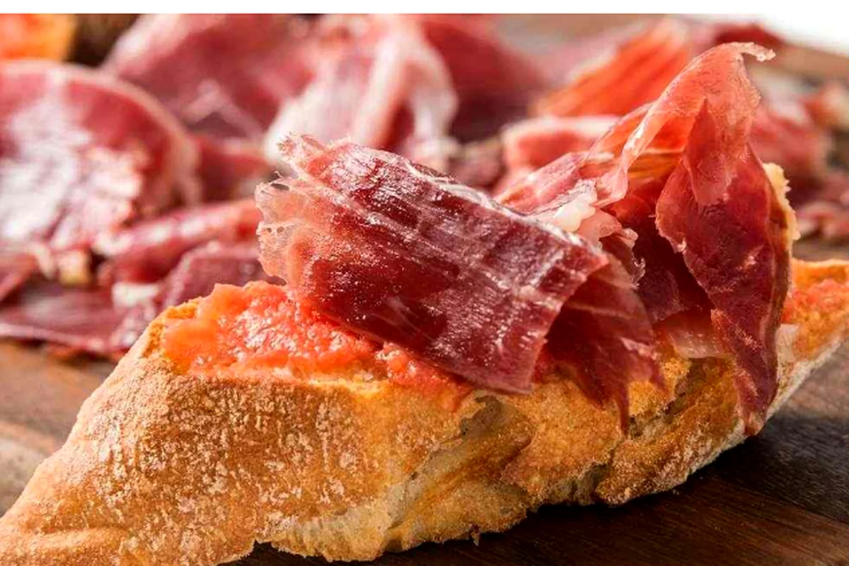 Jamón ibérico y pan con tomate